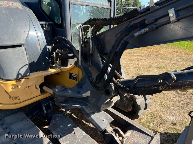 image for item DQ2171 2016 John Deere 60G  mini excavator