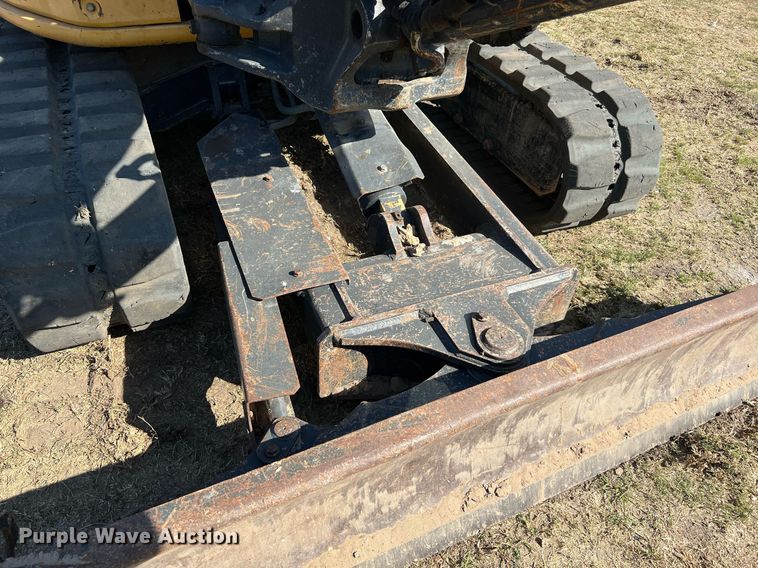 image for item DQ2171 2016 John Deere 60G  mini excavator