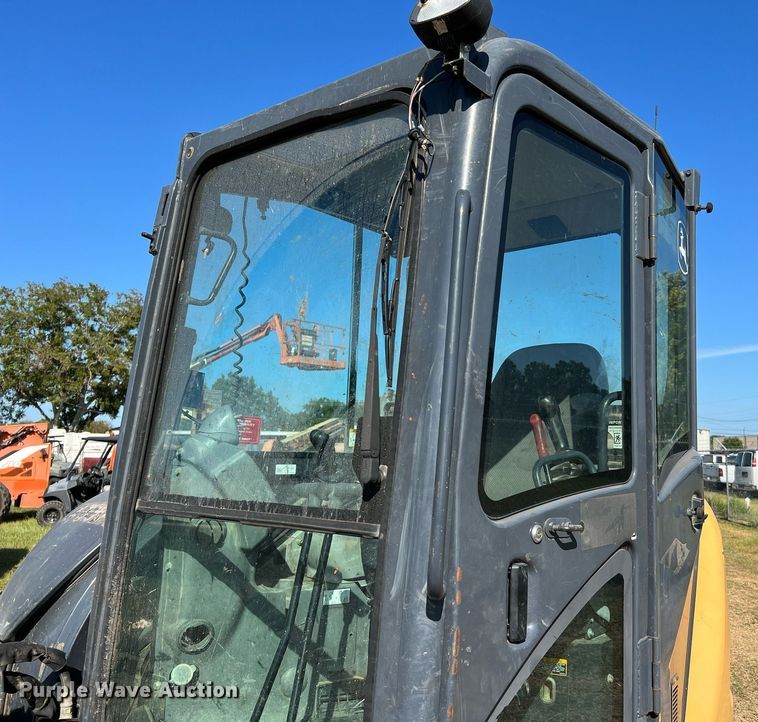 image for item DQ2171 2016 John Deere 60G  mini excavator