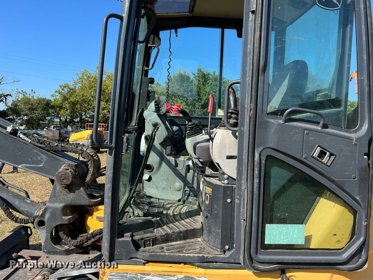 image for item DQ2171 2016 John Deere 60G  mini excavator