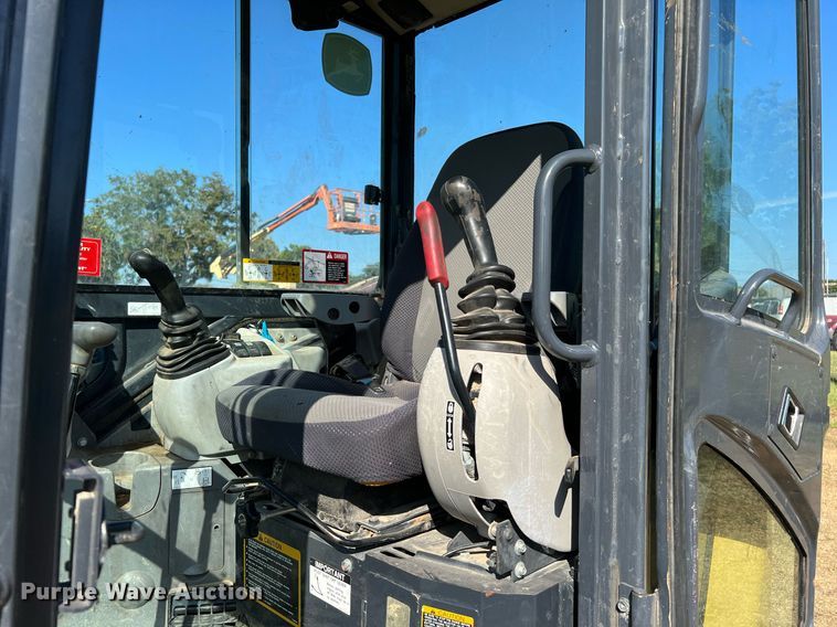 image for item DQ2171 2016 John Deere 60G  mini excavator