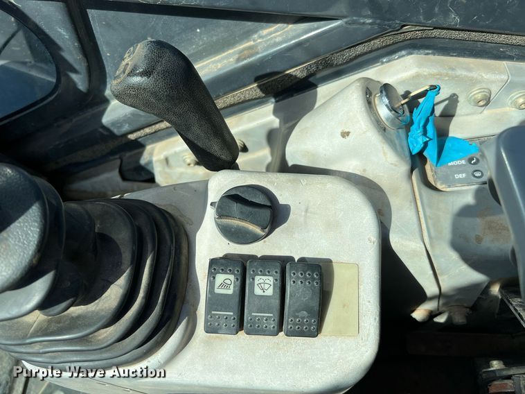 image for item DQ2171 2016 John Deere 60G  mini excavator