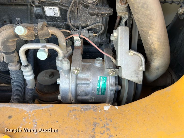 image for item DQ2171 2016 John Deere 60G  mini excavator