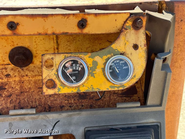 image for item DQ2172 1989 Case 580K  backhoe