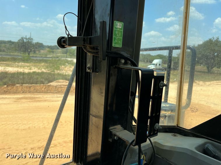 image for item DQ2179 2013 Caterpillar 966K  wheel loader