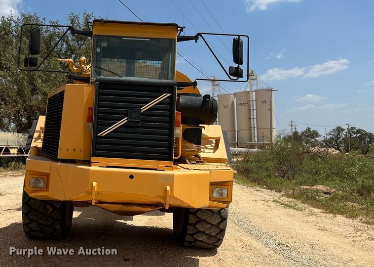 image for item DQ2183 2000 Volvo A35C  water wagon