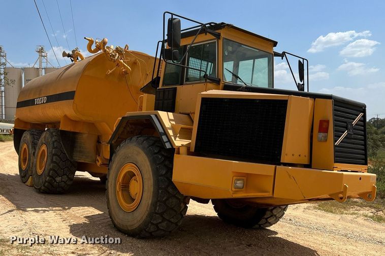 image for item DQ2183 2000 Volvo A35C  water wagon