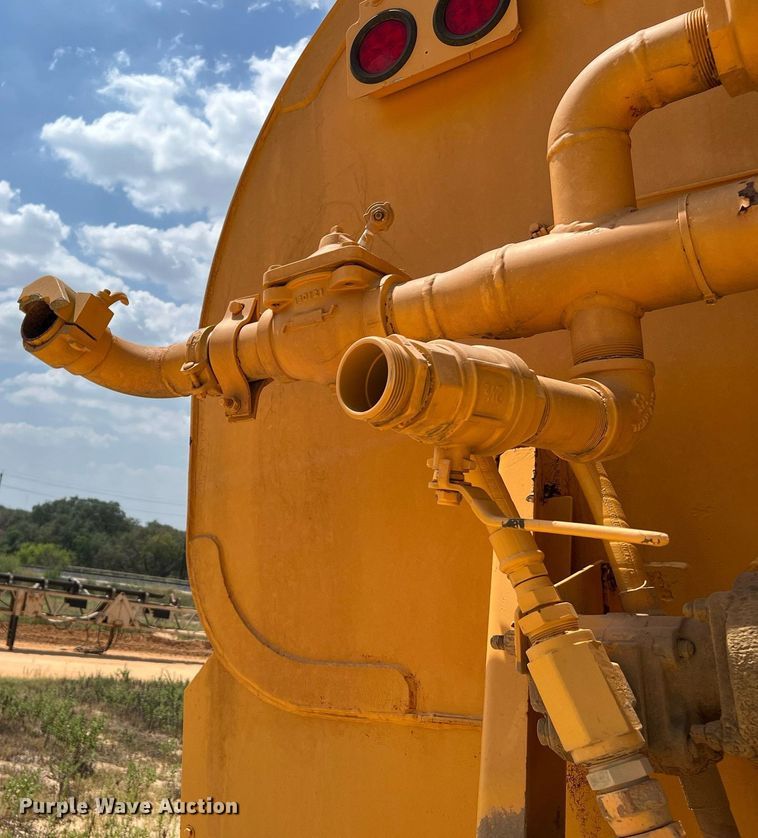 image for item DQ2183 2000 Volvo A35C  water wagon