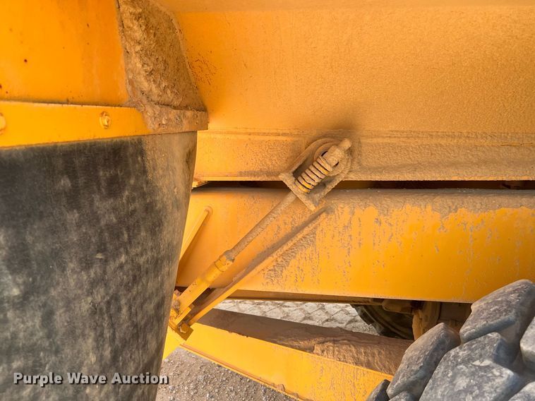 image for item DQ2183 2000 Volvo A35C  water wagon