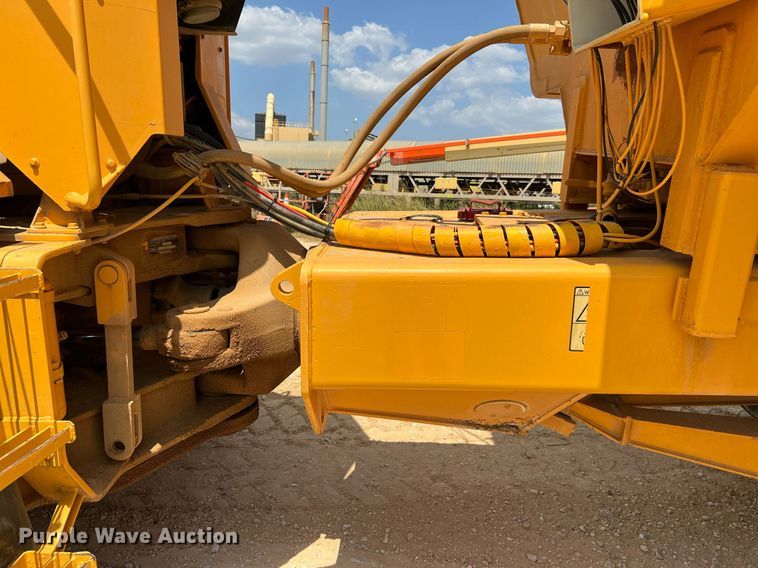 image for item DQ2183 2000 Volvo A35C  water wagon