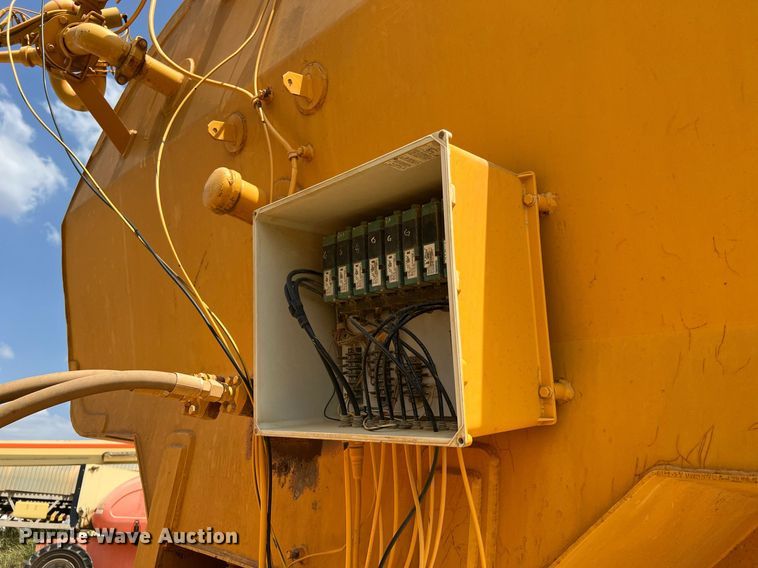 image for item DQ2183 2000 Volvo A35C  water wagon