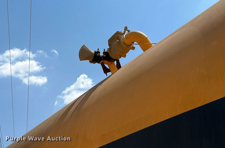 image for item DQ2183 2000 Volvo A35C  water wagon