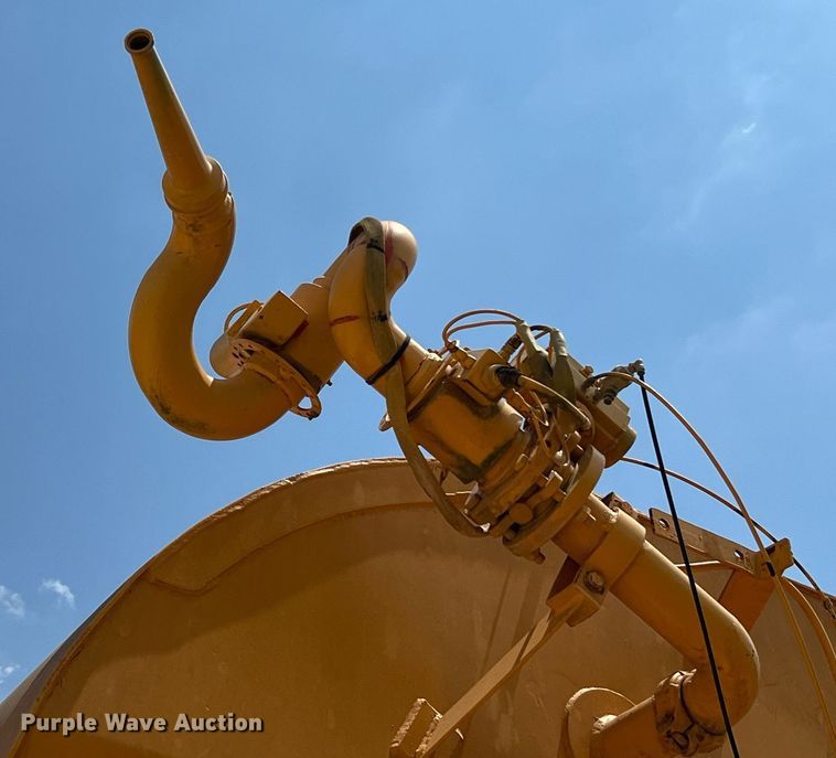 image for item DQ2183 2000 Volvo A35C  water wagon