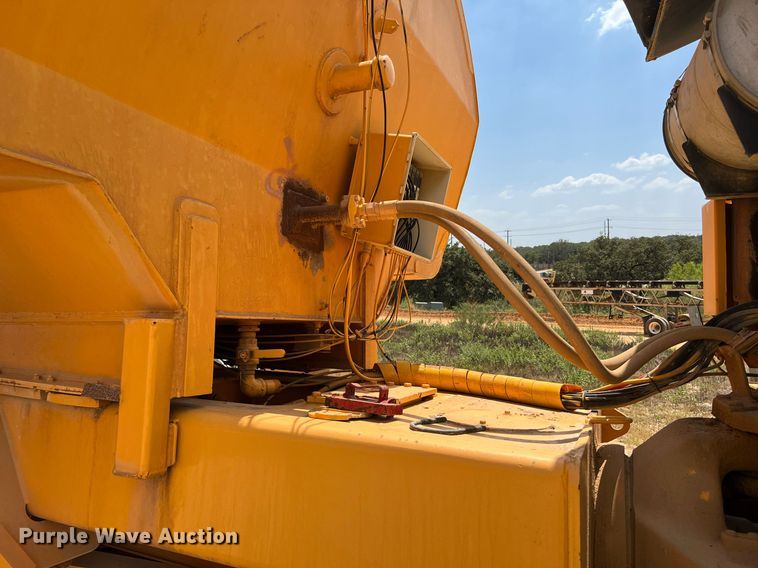 image for item DQ2183 2000 Volvo A35C  water wagon