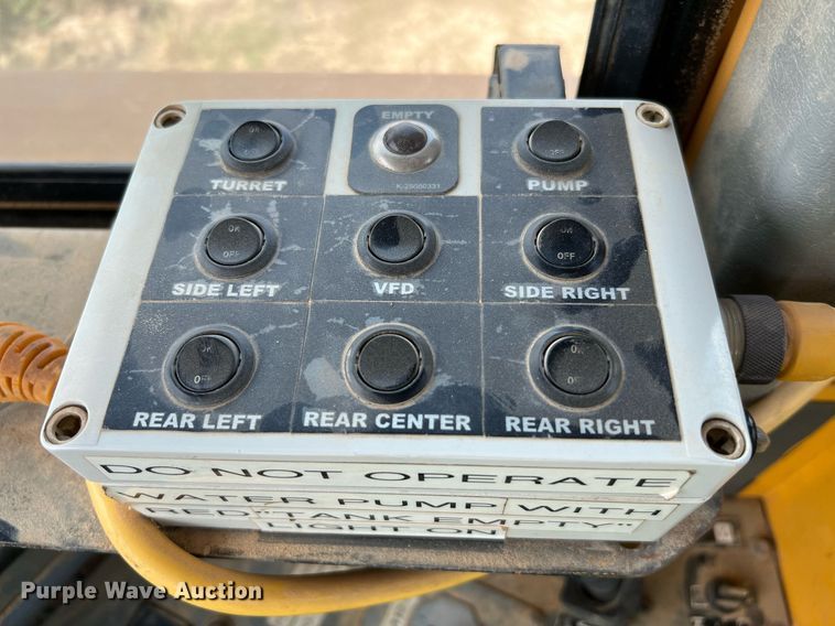 image for item DQ2183 2000 Volvo A35C  water wagon