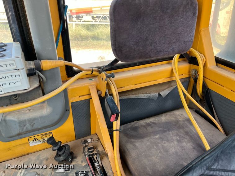 image for item DQ2183 2000 Volvo A35C  water wagon