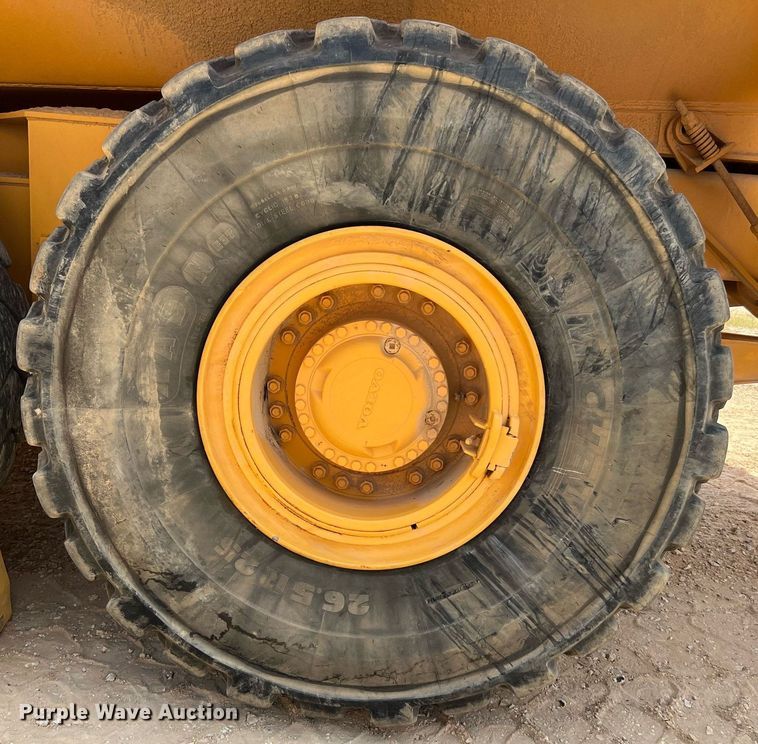 image for item DQ2183 2000 Volvo A35C  water wagon