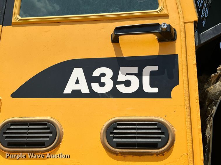 image for item DQ2183 2000 Volvo A35C  water wagon