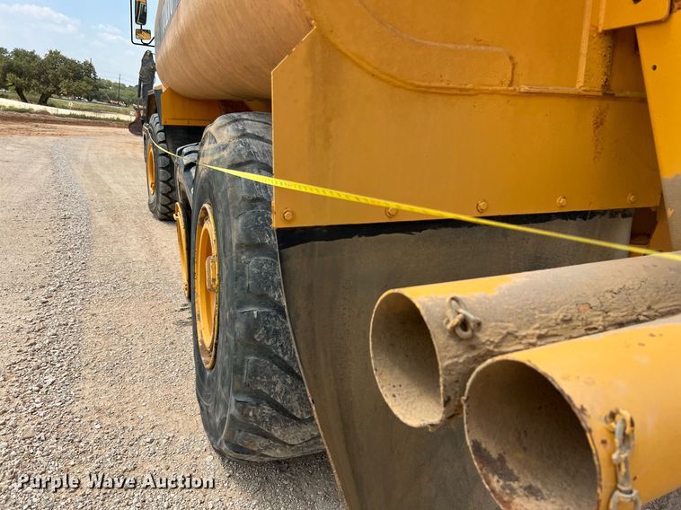 image for item DQ2183 2000 Volvo A35C  water wagon