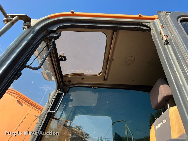 image for item DQ2187 2011 Doosan DX225LC  excavator