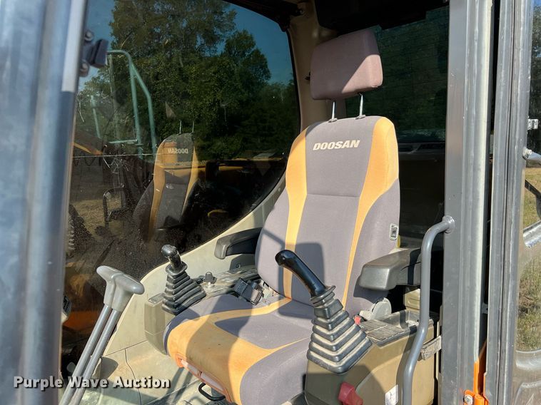 image for item DQ2187 2011 Doosan DX225LC  excavator