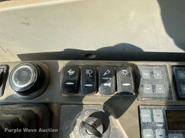 image for item DQ2187 2011 Doosan DX225LC  excavator