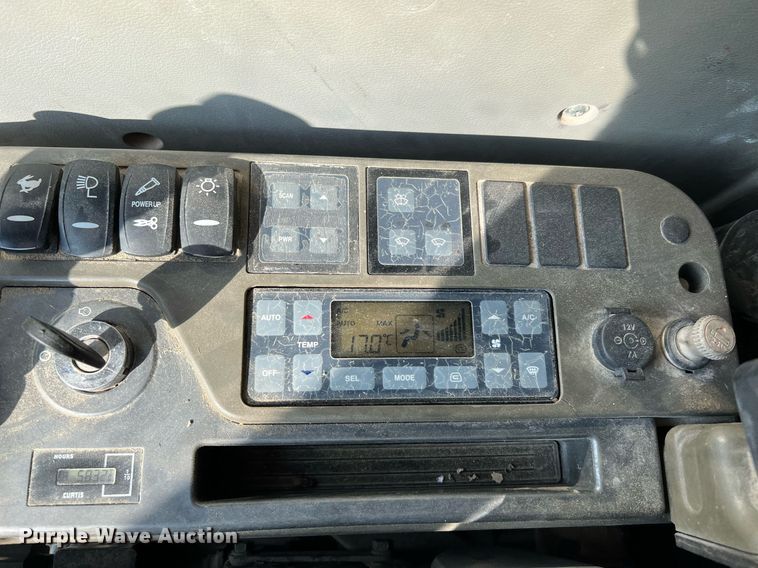 image for item DQ2187 2011 Doosan DX225LC  excavator