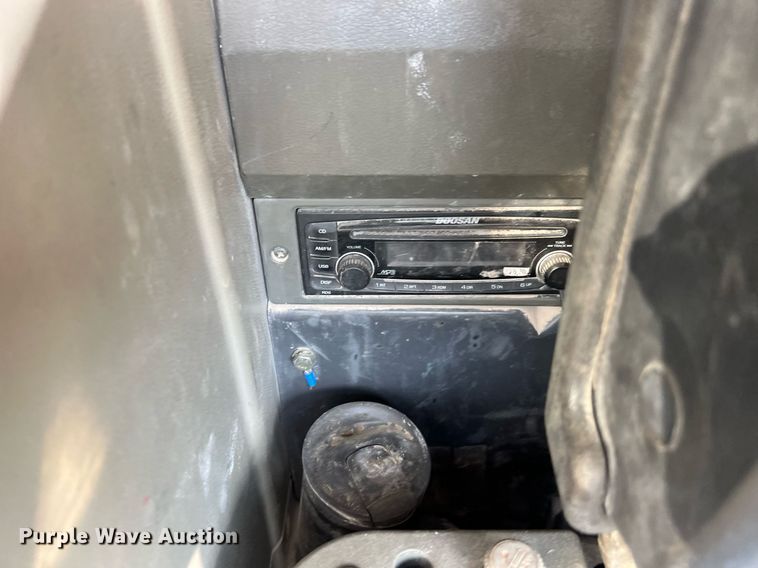 image for item DQ2187 2011 Doosan DX225LC  excavator