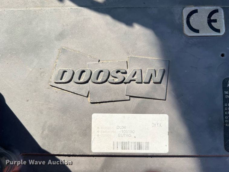 image for item DQ2187 2011 Doosan DX225LC  excavator