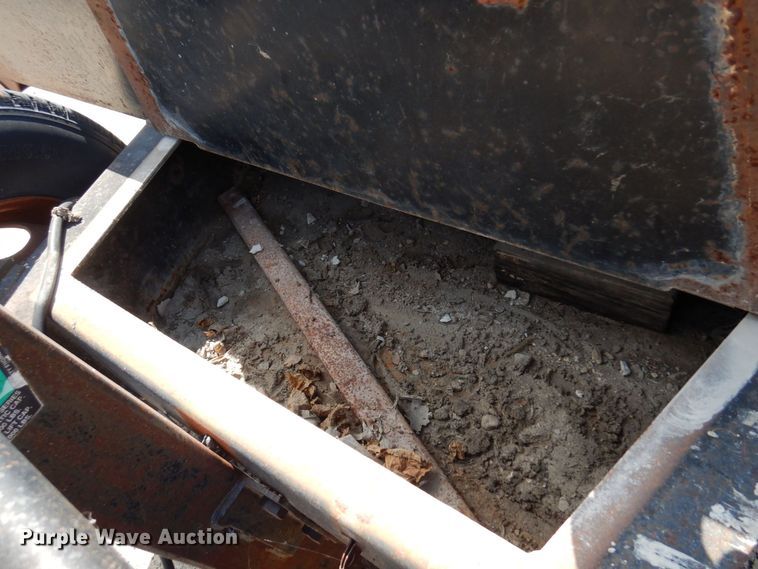 image for item DQ7360 1999 Towmaster T20  equipment trailer