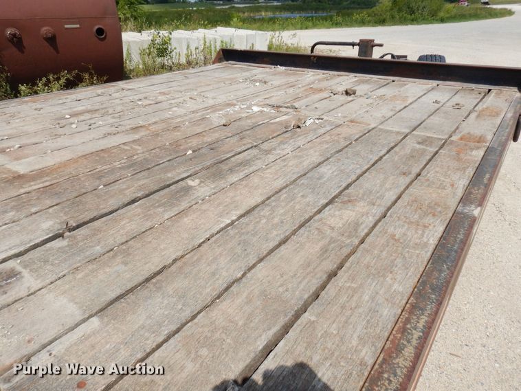 image for item DQ7360 1999 Towmaster T20  equipment trailer