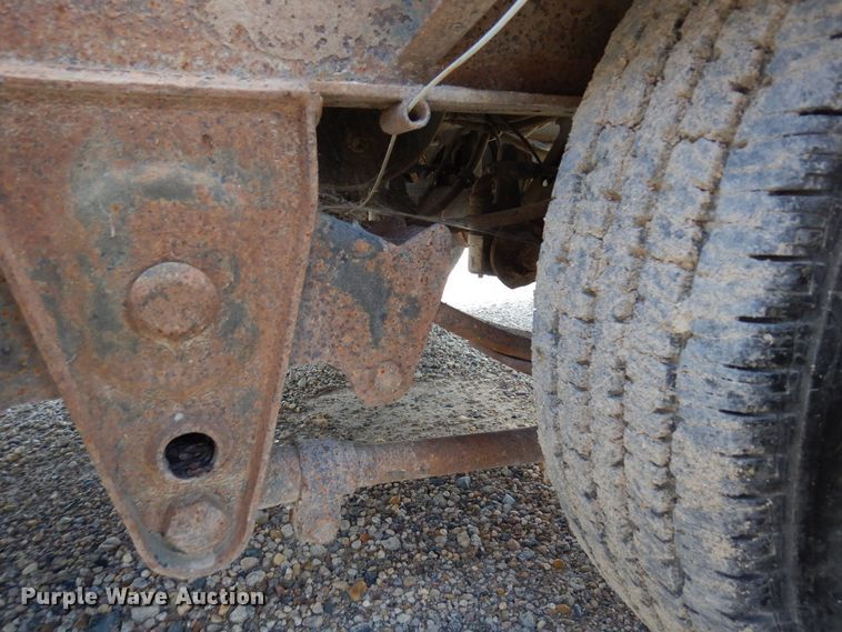 image for item DQ7360 1999 Towmaster T20  equipment trailer