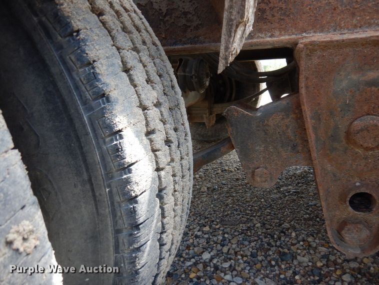 image for item DQ7360 1999 Towmaster T20  equipment trailer