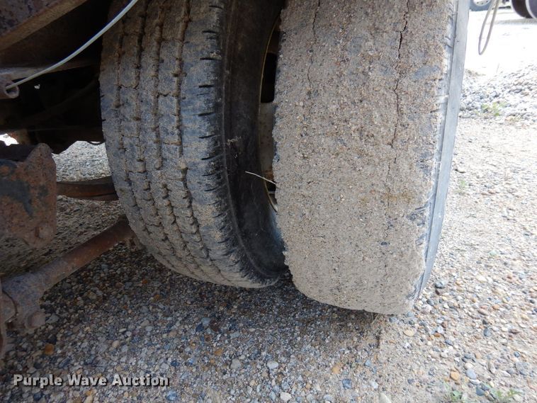 image for item DQ7360 1999 Towmaster T20  equipment trailer