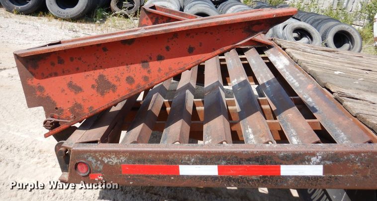 image for item DQ7361 1999 Towmaster T20  equipment trailer