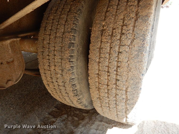 image for item DQ7361 1999 Towmaster T20  equipment trailer