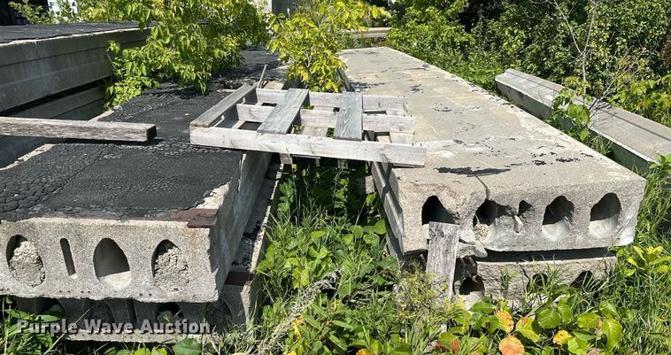 image for item DQ7362 Approximately 24 pre-fabricated concrete walls