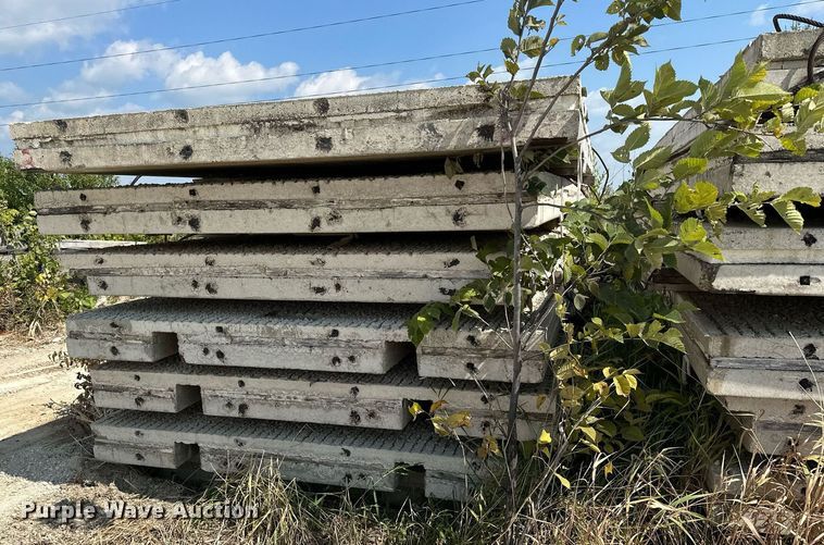 image for item DQ7362 Approximately 24 pre-fabricated concrete walls