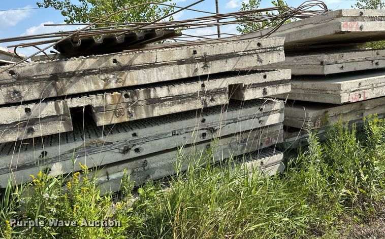 image for item DQ7362 Approximately 24 pre-fabricated concrete walls