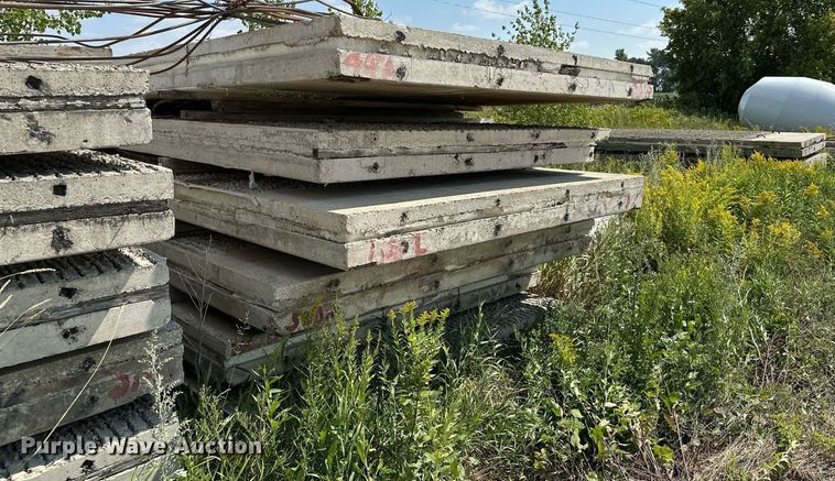 image for item DQ7362 Approximately 24 pre-fabricated concrete walls