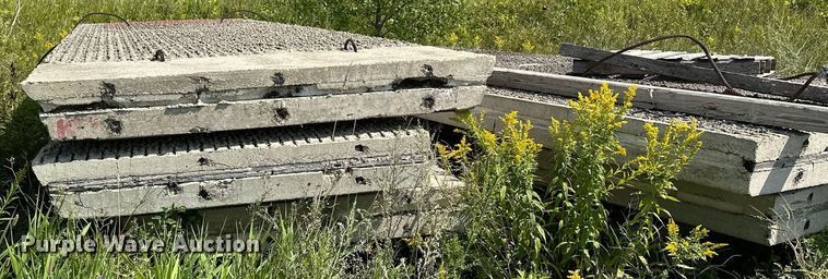 image for item DQ7362 Approximately 24 pre-fabricated concrete walls