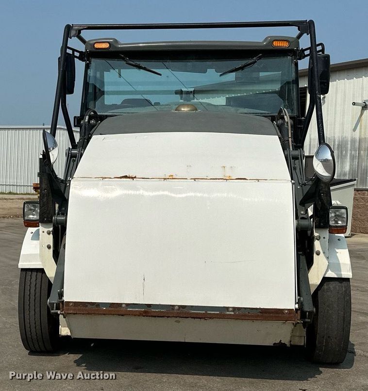 image for item DQ7364 2008 Elgin Pelican NP  street sweeper