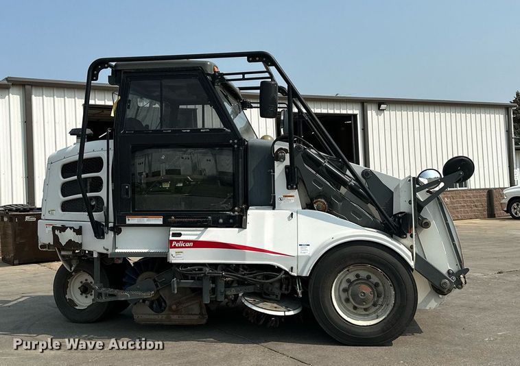 image for item DQ7364 2008 Elgin Pelican NP  street sweeper