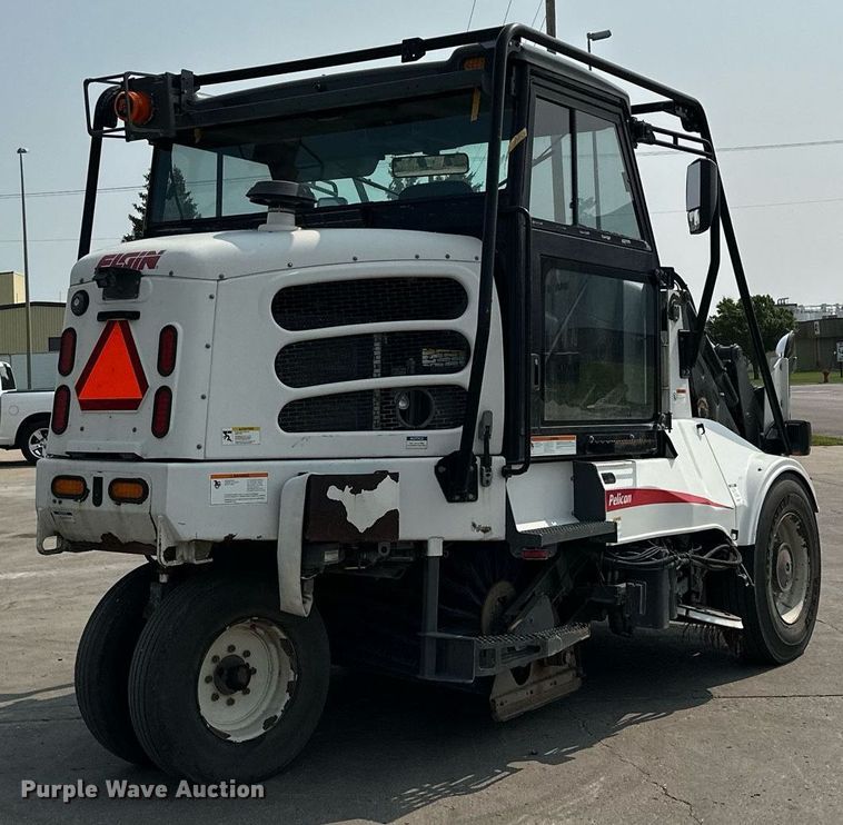 image for item DQ7364 2008 Elgin Pelican NP  street sweeper