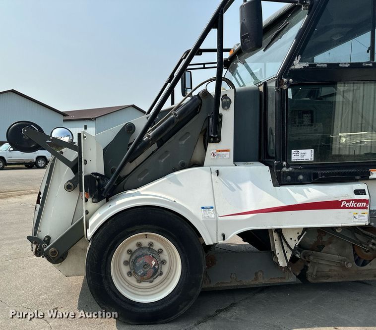 image for item DQ7364 2008 Elgin Pelican NP  street sweeper