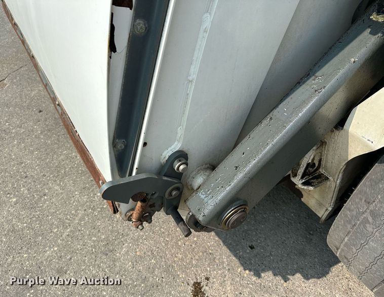 image for item DQ7364 2008 Elgin Pelican NP  street sweeper