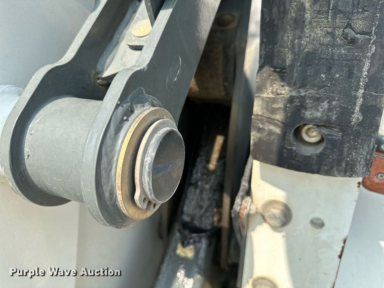 image for item DQ7364 2008 Elgin Pelican NP  street sweeper