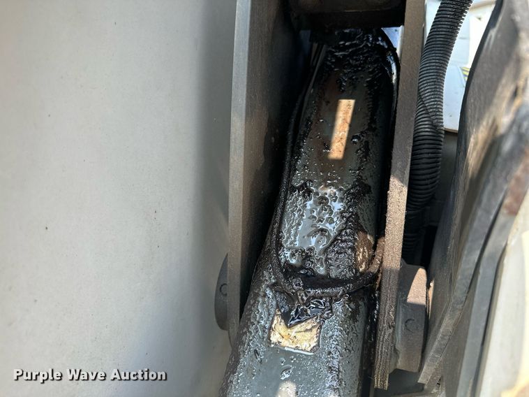 image for item DQ7364 2008 Elgin Pelican NP  street sweeper