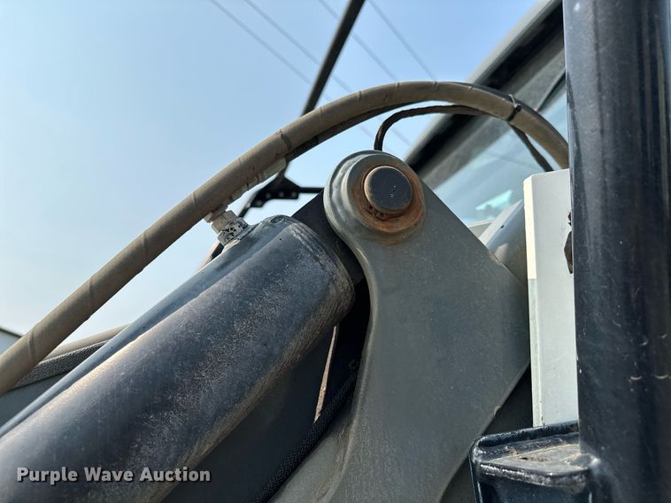 image for item DQ7364 2008 Elgin Pelican NP  street sweeper