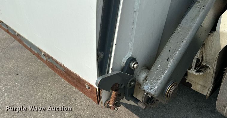 image for item DQ7364 2008 Elgin Pelican NP  street sweeper